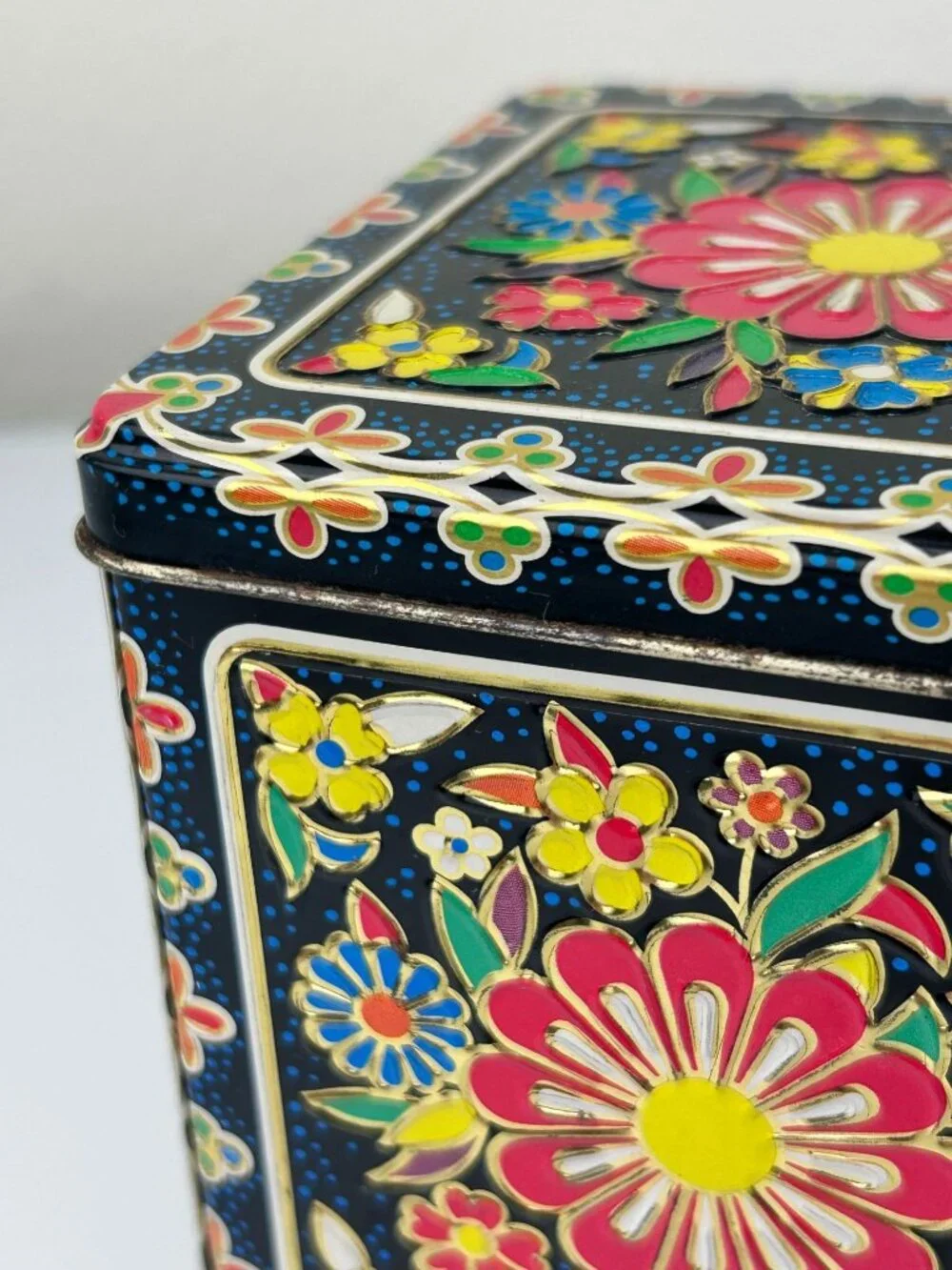 Daher Made in England Square Hinged Lid Tin Colorful Floral 11101 Metal Vintage